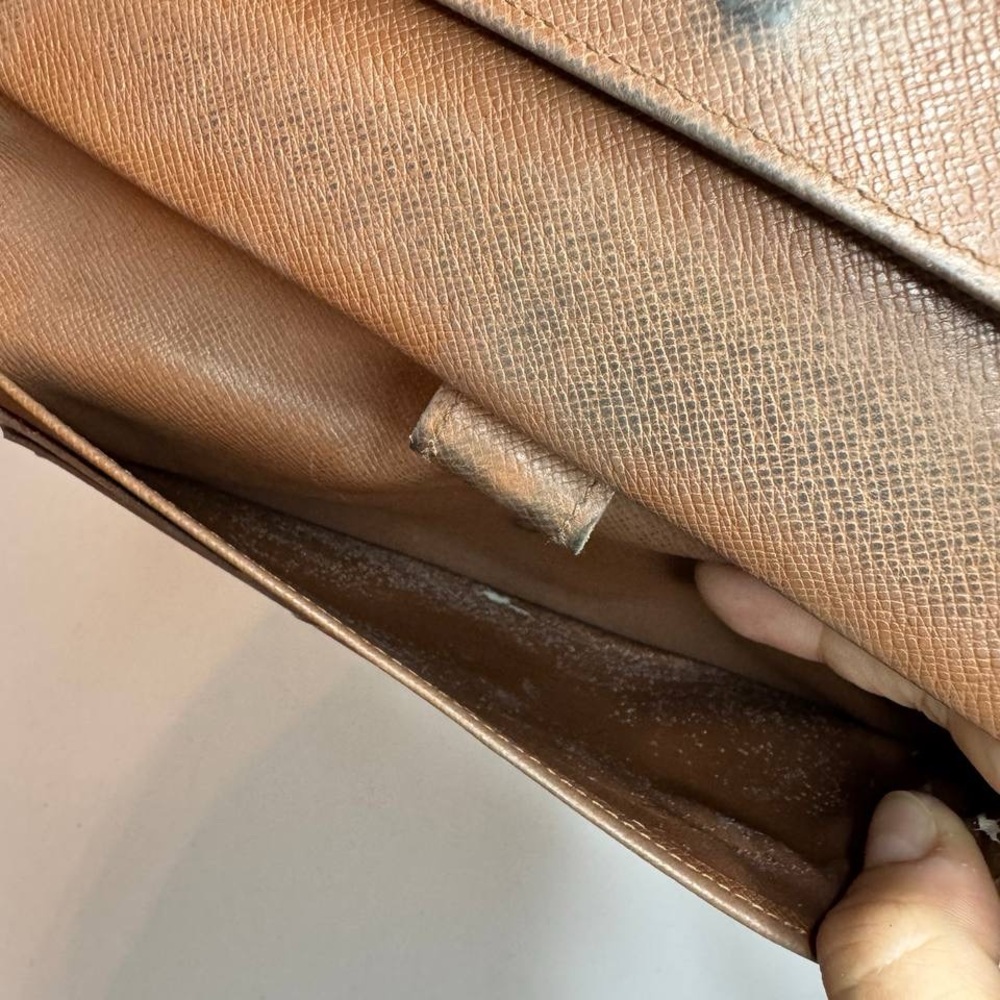 Louis Vuitton Monogram Sarah Wallet - Picture 10 of 12